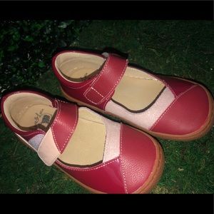 Red/light pink shoes